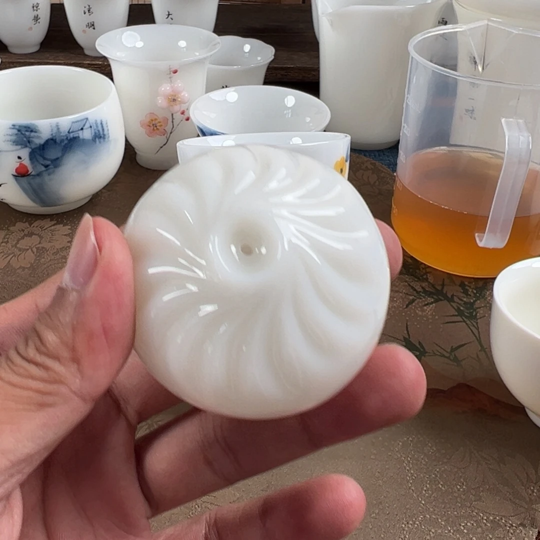 杯子采用优质瓷土制作单品