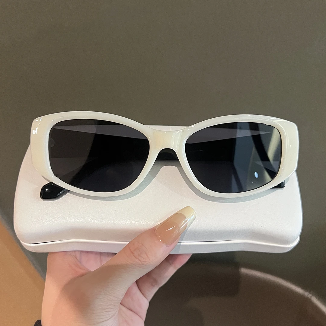 韩版ins多巴胺奶白方形墨镜女款潮圆脸街拍高级感甜妹可爱太阳镜