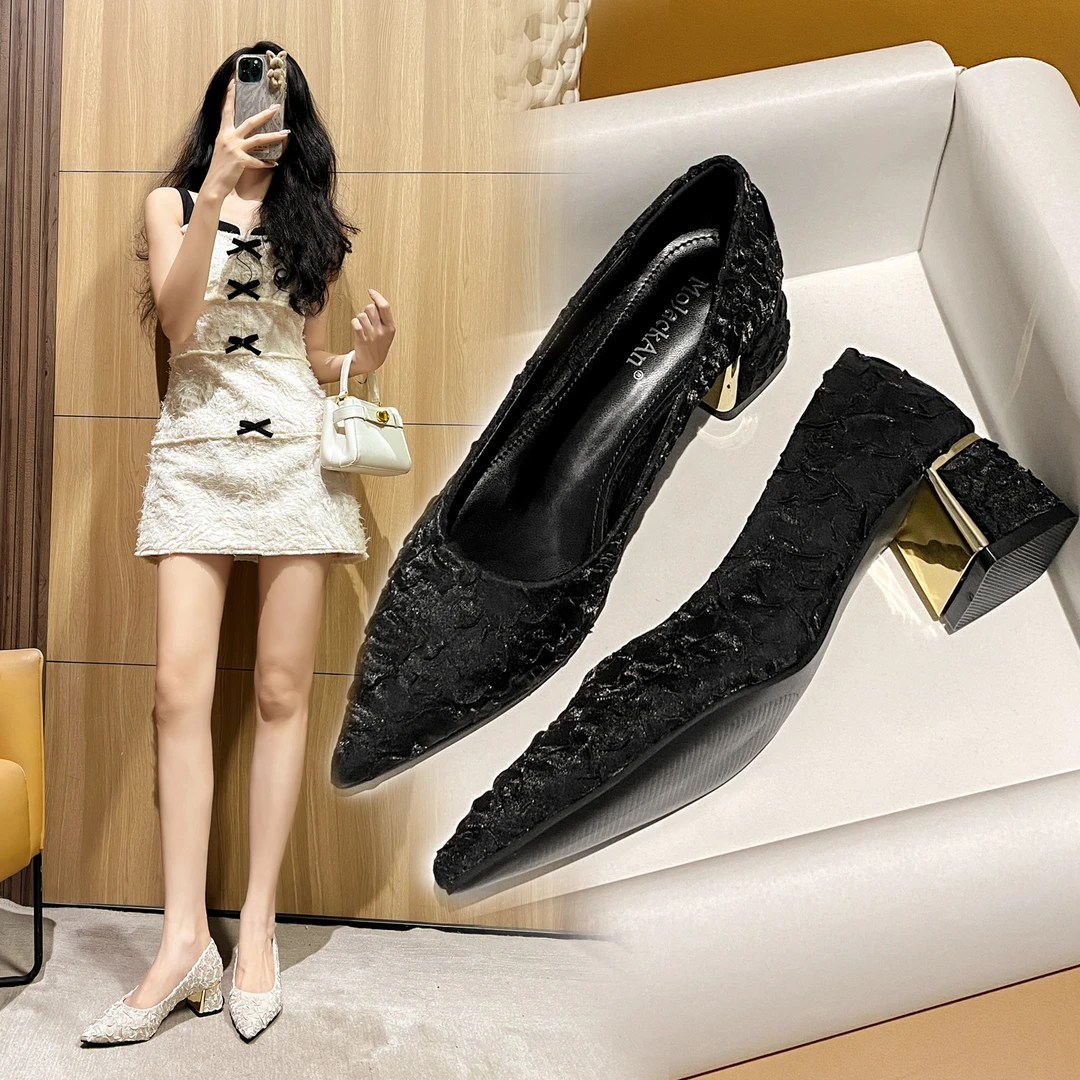 流光绸缎新中式国风穿搭2025新款百搭尖头单鞋女粗跟黑色鞋高跟鞋