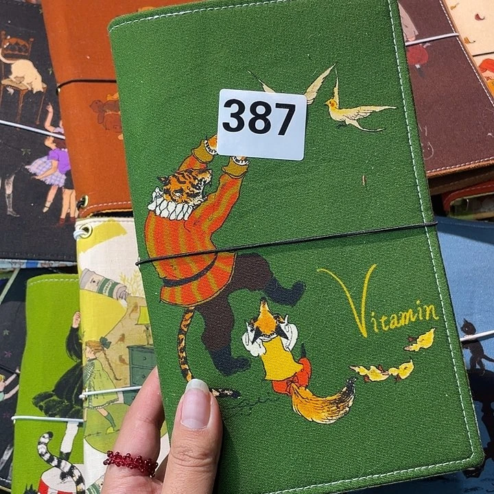 刺绣a5s活页加空白纸。     387