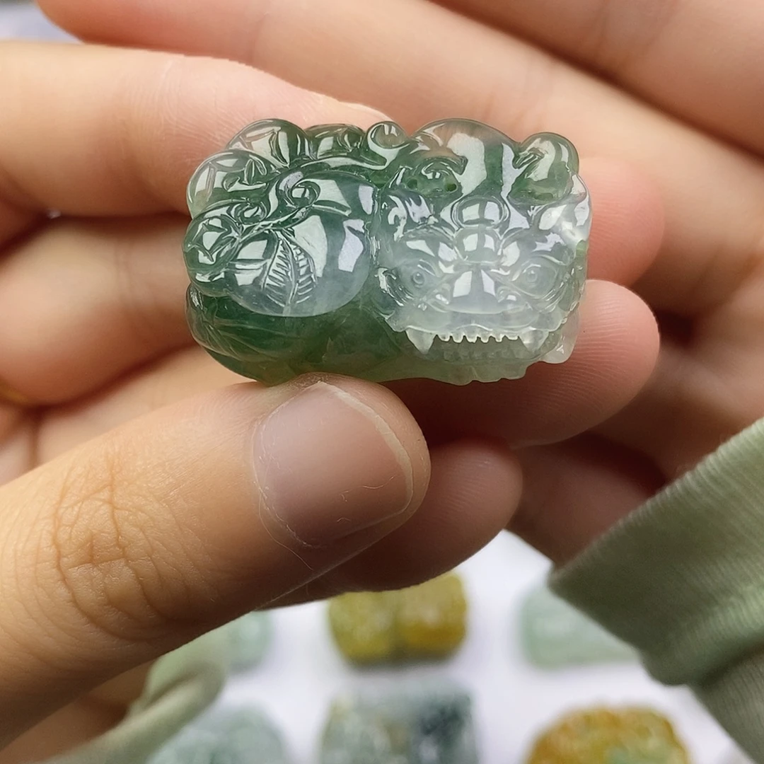颈饰未镶嵌翡翠貔貅