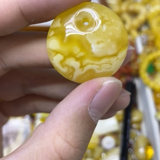 蜜蜡未镶嵌裸石吊坠