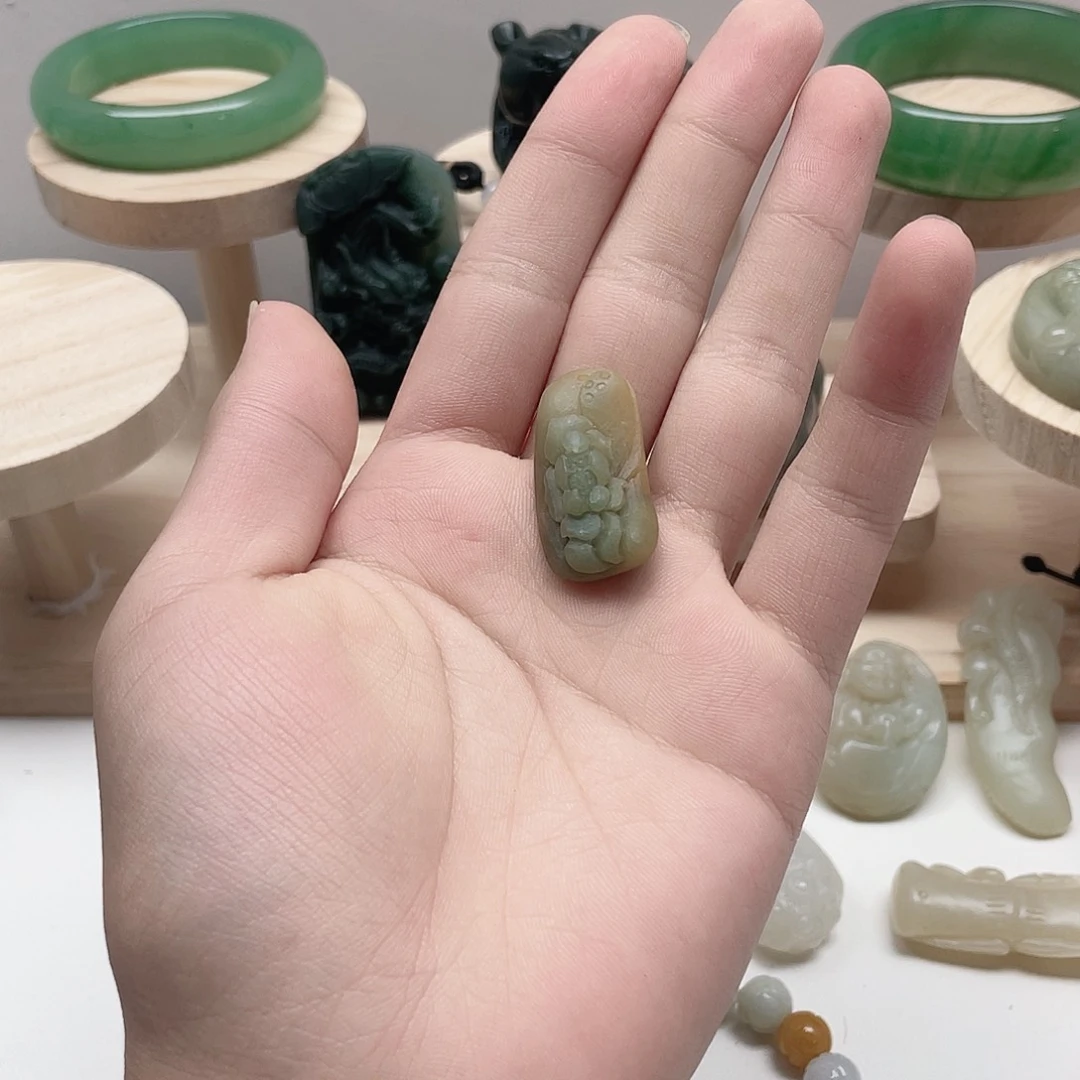 翡翠未镶嵌颈饰翡翠