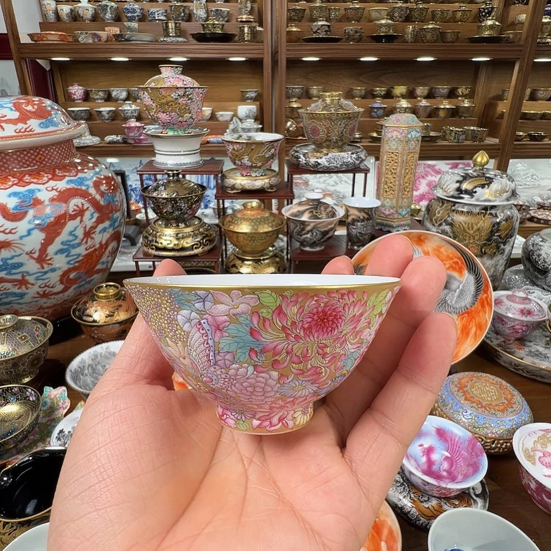 珐琅彩金地万花主人杯
