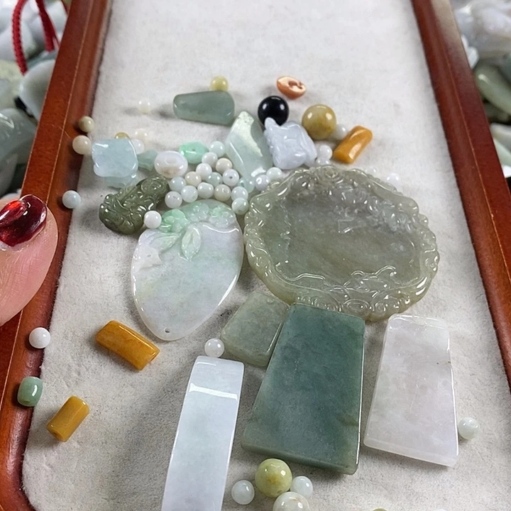 翡翠颈饰未镶嵌翡翠3