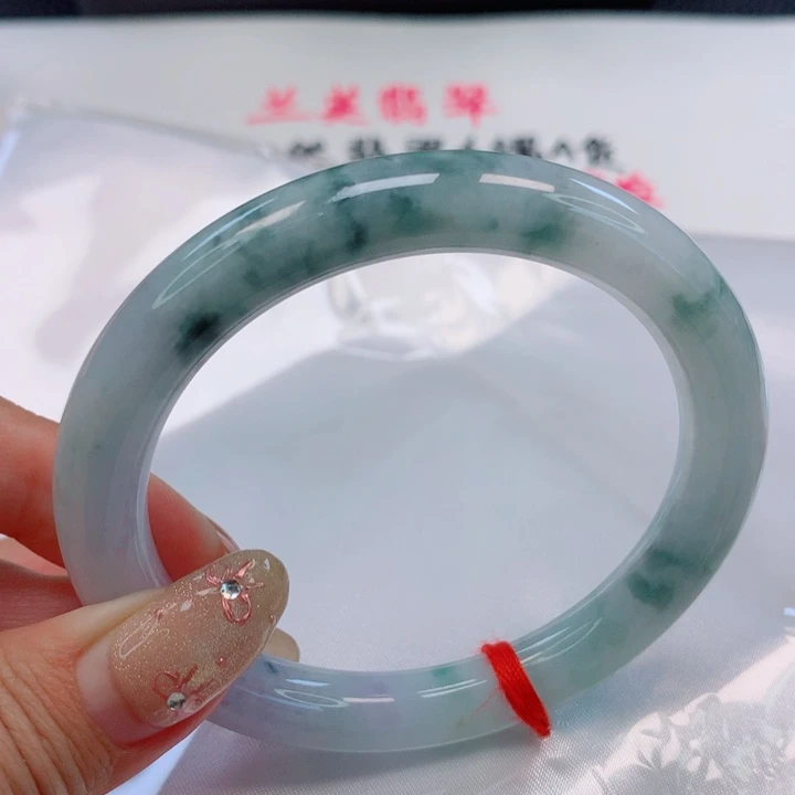 翡翠手镯（圆镯）未镶嵌
