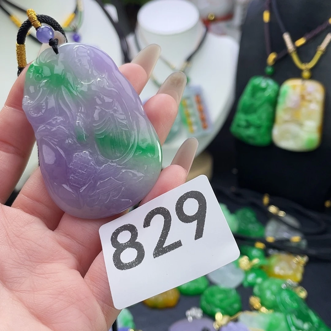 翡翠未镶嵌吊坠(赠链)