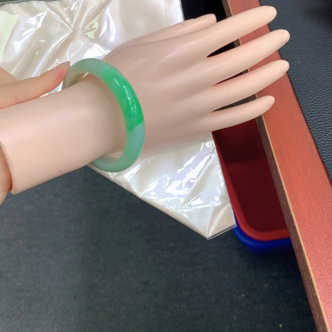 翡翠未镶嵌手镯4号