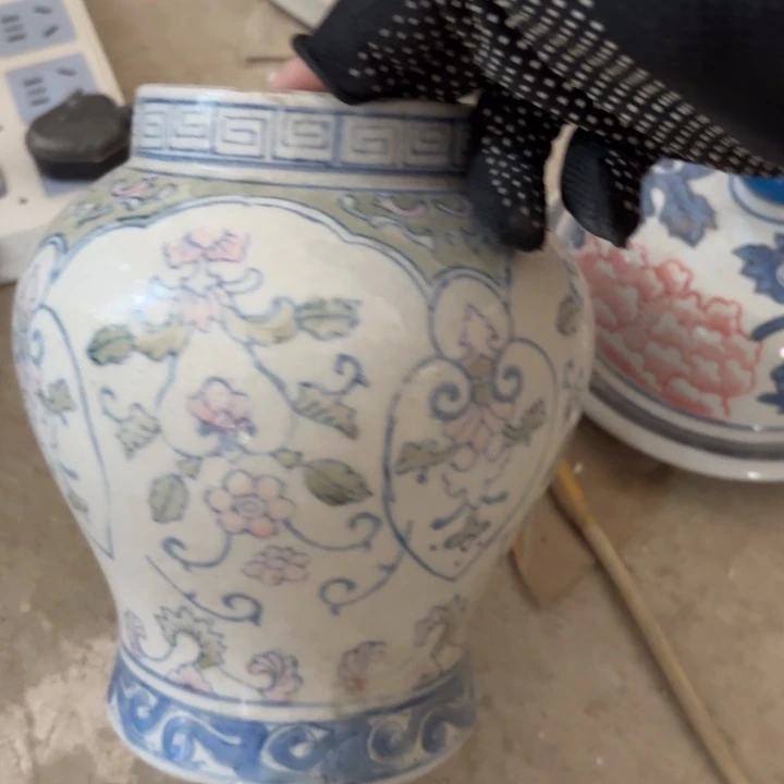 微瑕青花瓷器值得购买