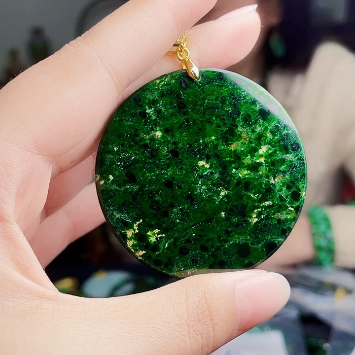 翡翠未镶嵌颈饰多样性