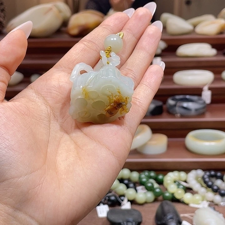 和田玉（糖玉）未镶嵌车挂莲蓬