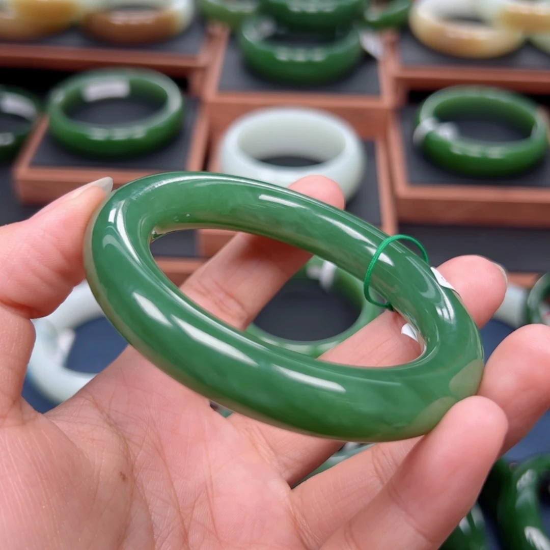 未镶嵌手镯和田玉（碧玉）y***莹