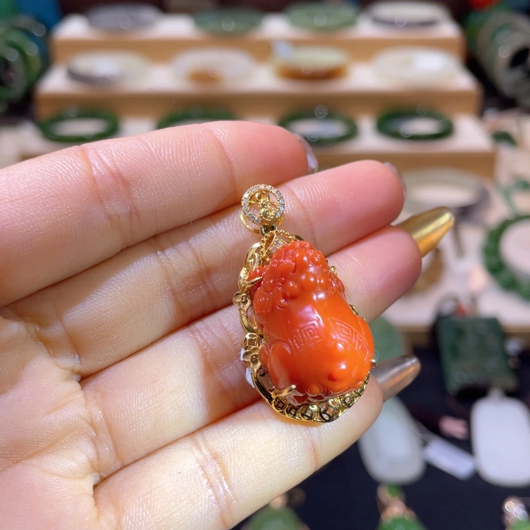 南红玛瑙高品18Ｋ南红貔貅吊坠18K金镶嵌