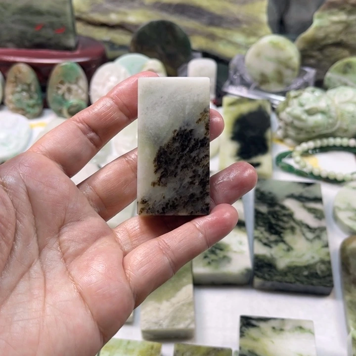 独山玉未镶嵌颈饰