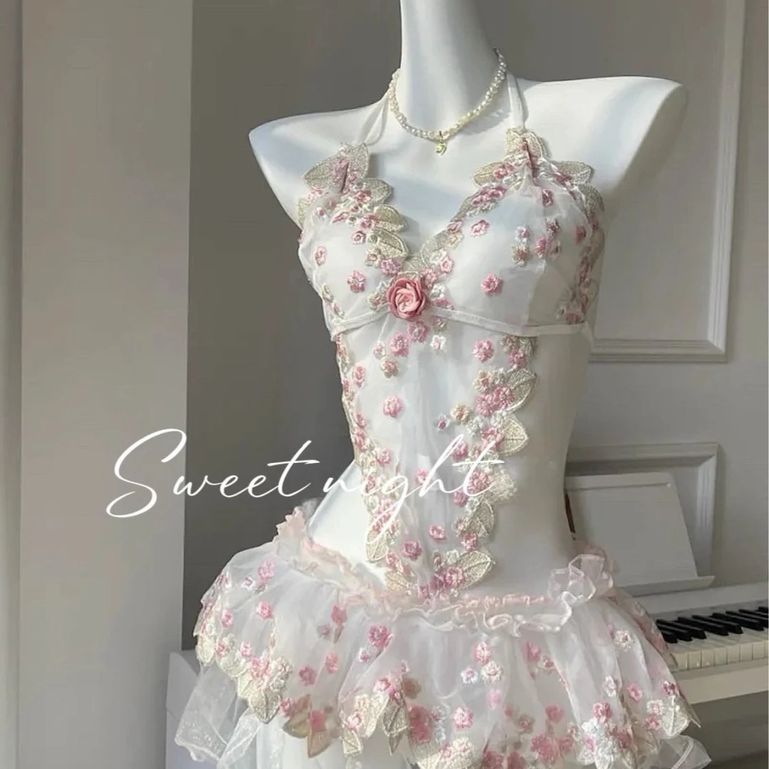 桃色刺绣挂脖连体蓬蓬裙睡衣睡裙