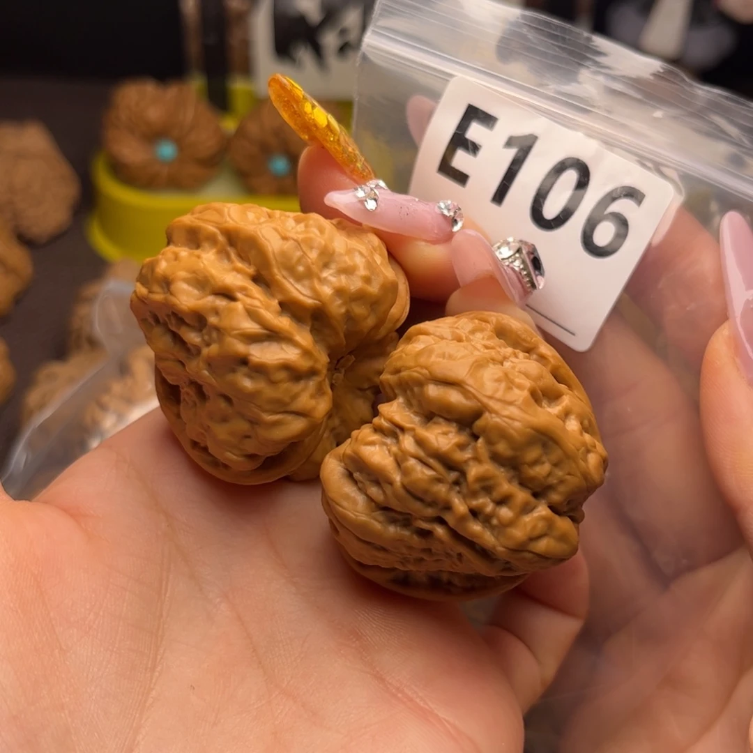 文玩核桃把件M****，蛤蟆