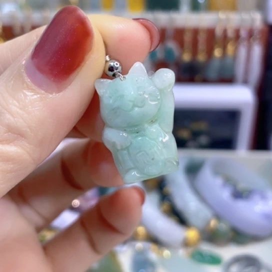 翡翠未镶嵌颈饰招财猫