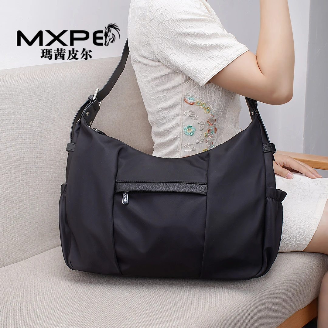 女士斜挎包2025简约实用旅行包大容量牛津布配牛皮防水轻便单肩包