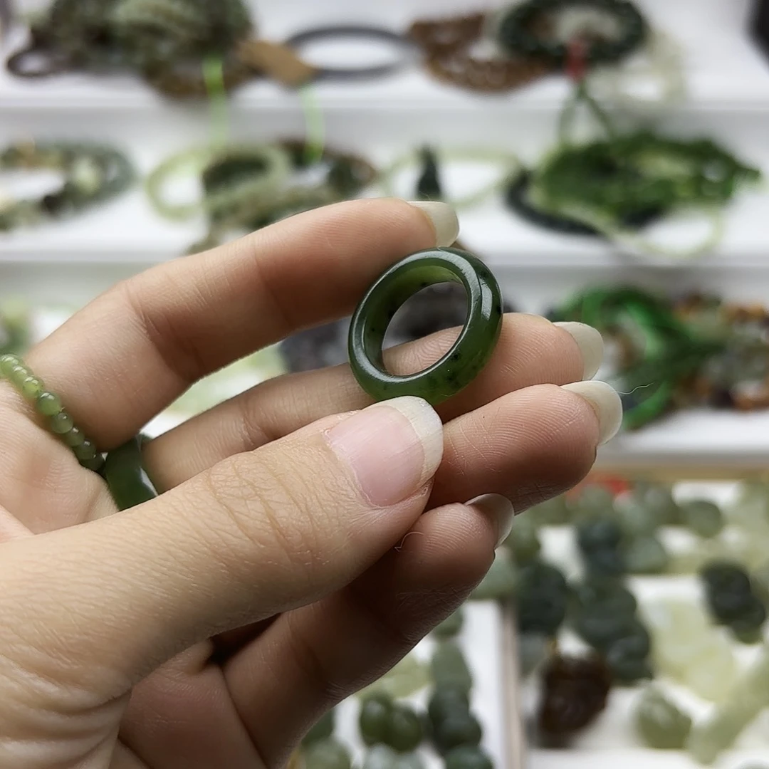 和田玉颈饰未镶嵌碧玉戒圈16.2