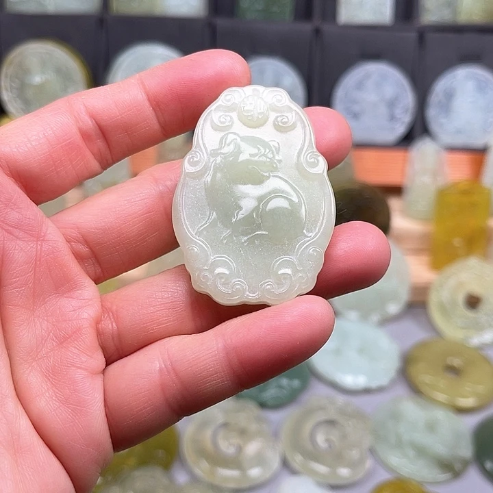 未镶嵌蛇纹石玉颈饰