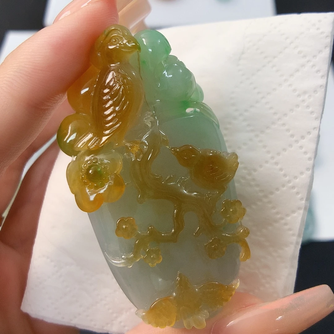 翡翠未镶嵌颈饰喜鹊登枝