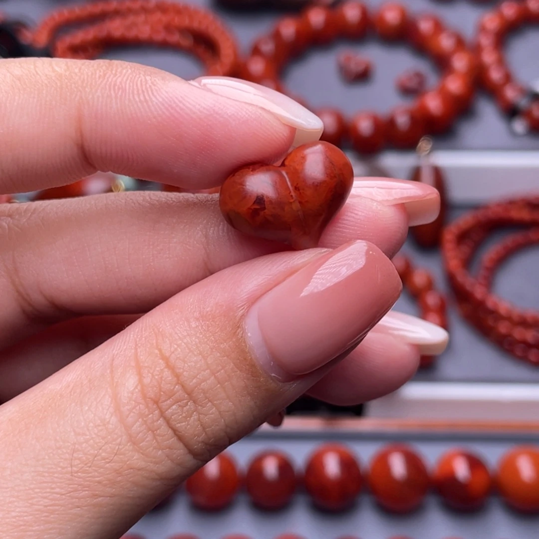 南红玛瑙其他未镶嵌原矿）16✖️11✖️8瓦西牛血妖火焰屁桃
