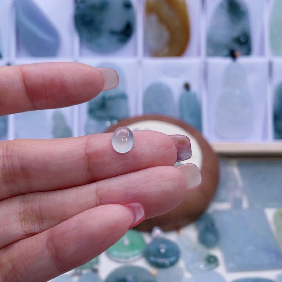 翡翠颈饰未镶嵌公*