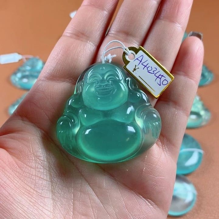 梦***奇未镶嵌蛇纹石玉颈饰