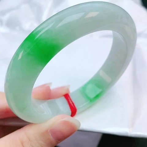 未镶嵌手镯翡翠是***?54圈口882917