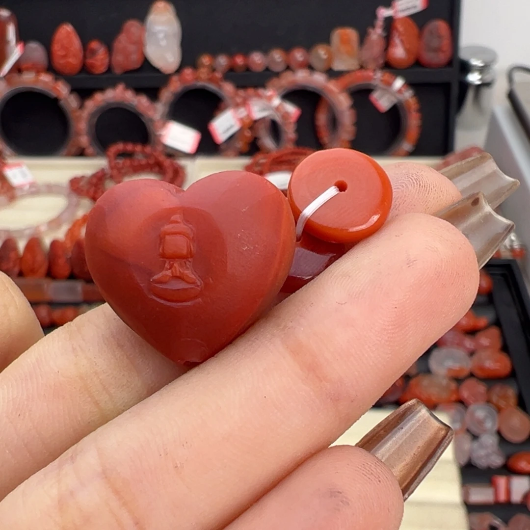 忽***晚南红玛瑙未镶嵌颈饰屁桃