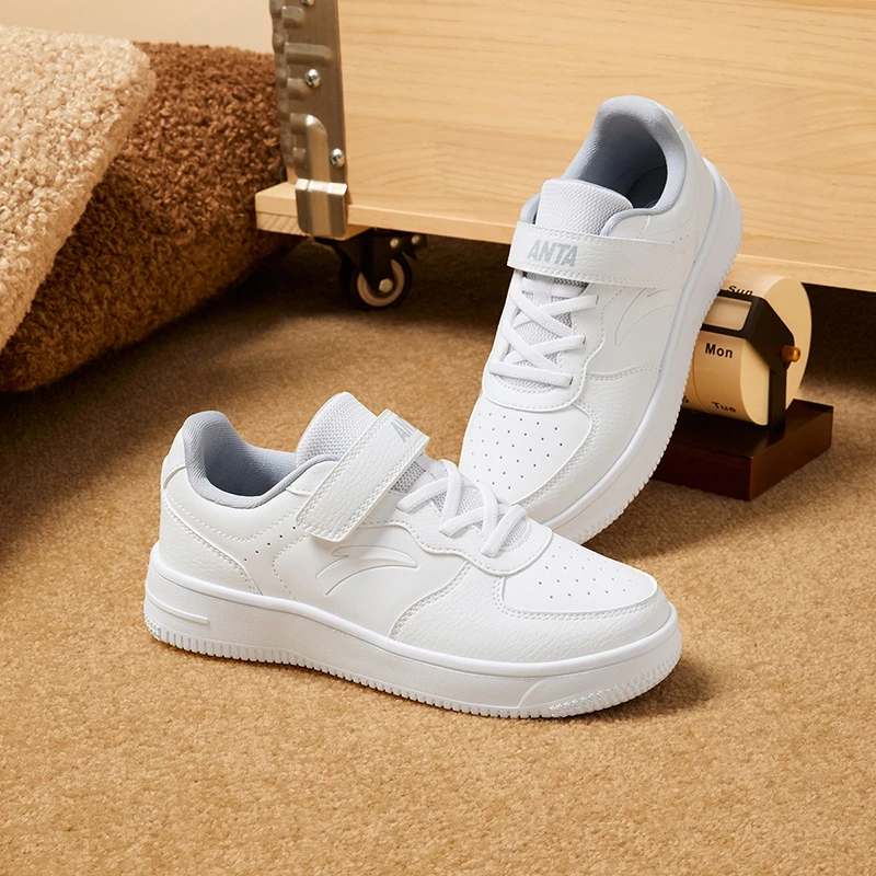 安踏儿童经典休闲防滑运动板鞋A12448088