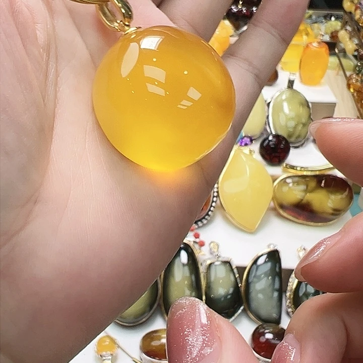 琥珀未镶嵌珠宝奇石