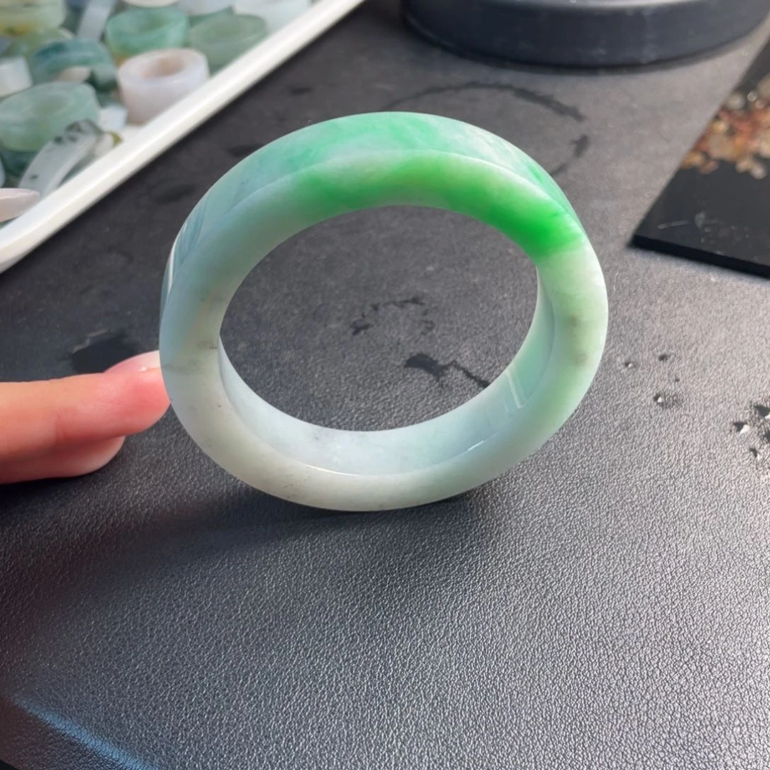 未镶嵌定制翡翠辣绿手镯完美