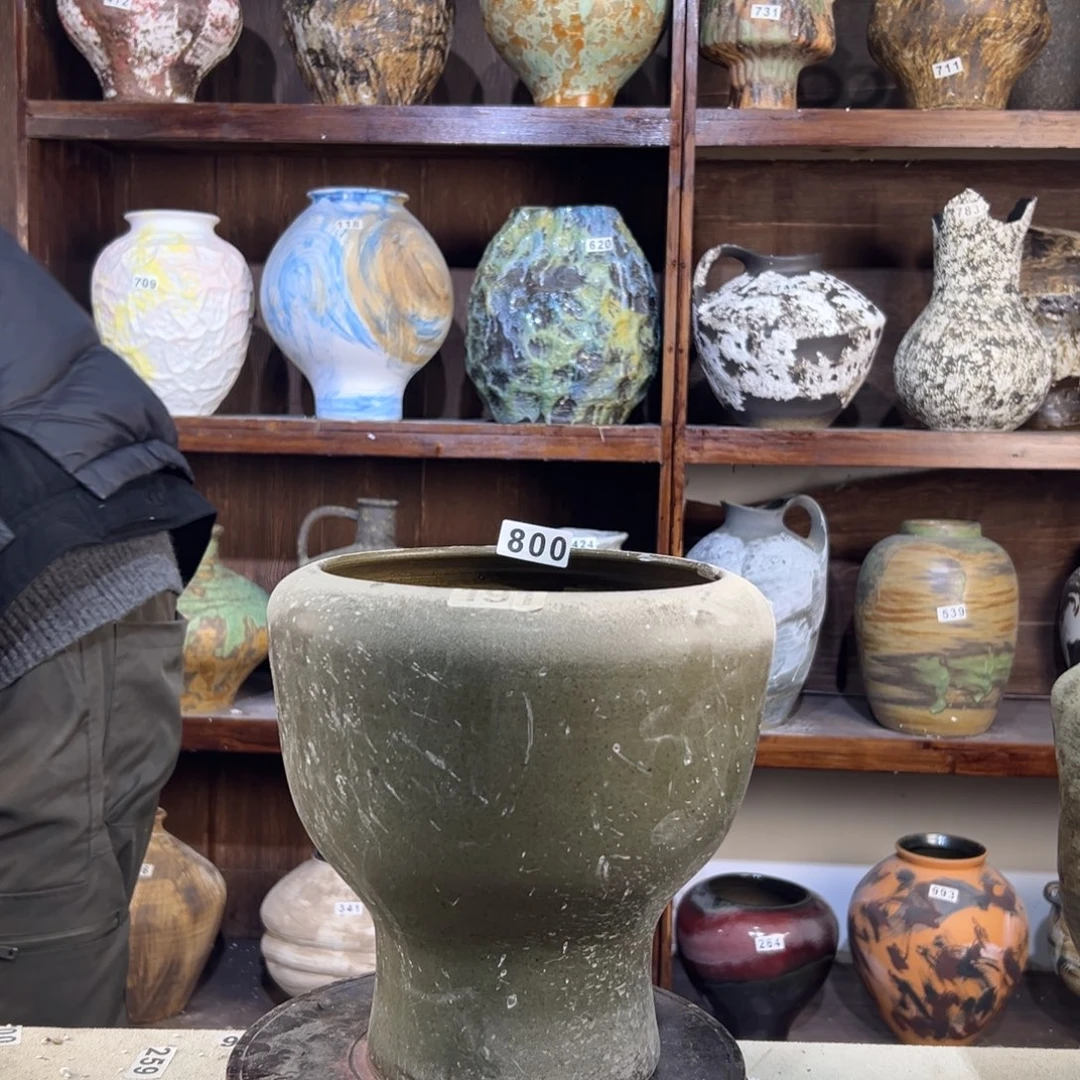 摆件800花瓶LNG加气站附近，