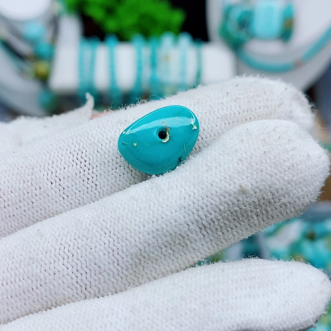 绿松石未镶嵌颈饰