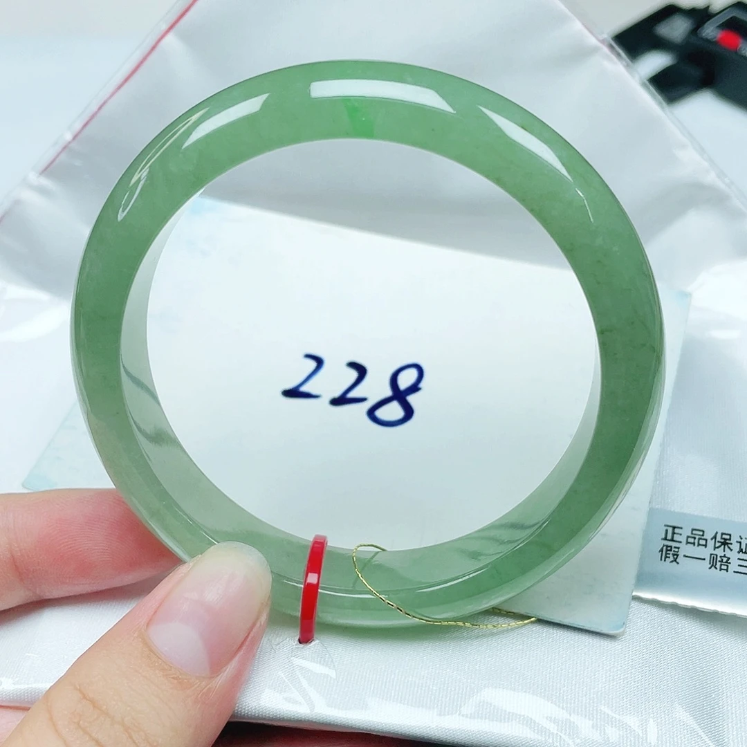 翡翠未镶嵌手镯正圈56.5