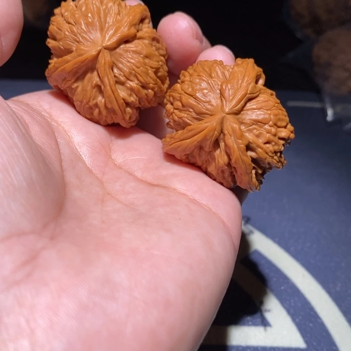 吊坠文玩核桃白狮子三棱
