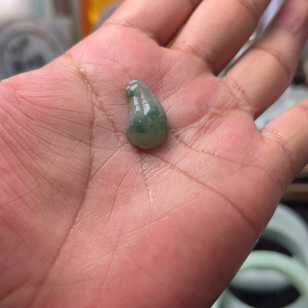 翡翠未镶嵌手镯莲蓬