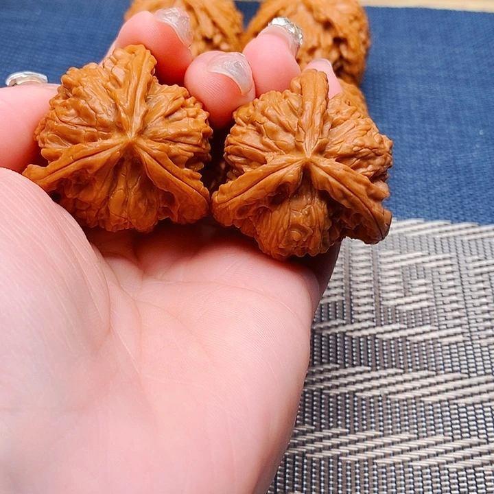 太***皇吊坠文玩核桃三棱