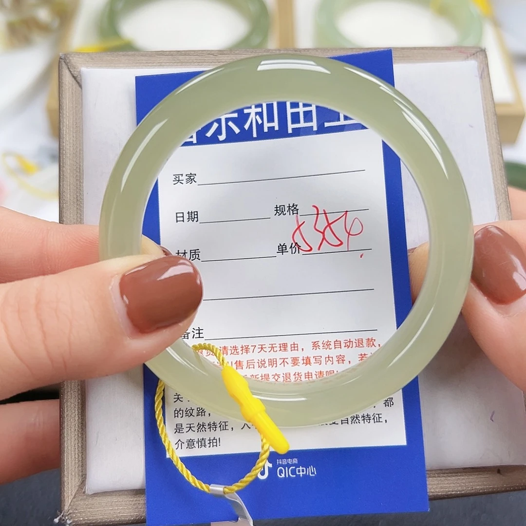 和田玉未镶嵌手镯