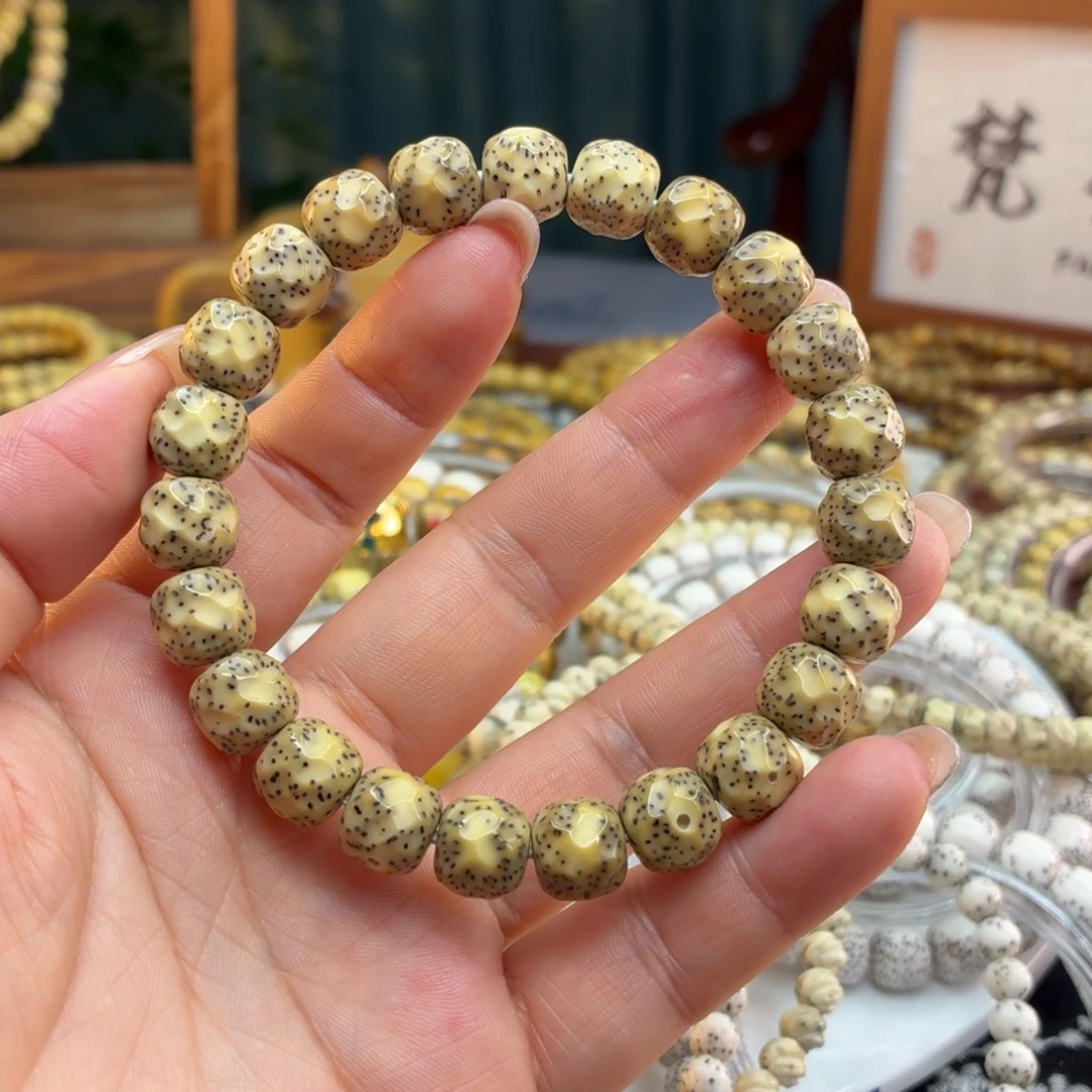 星月菩提吊坠海南星月菩提古瓷白无相卡10