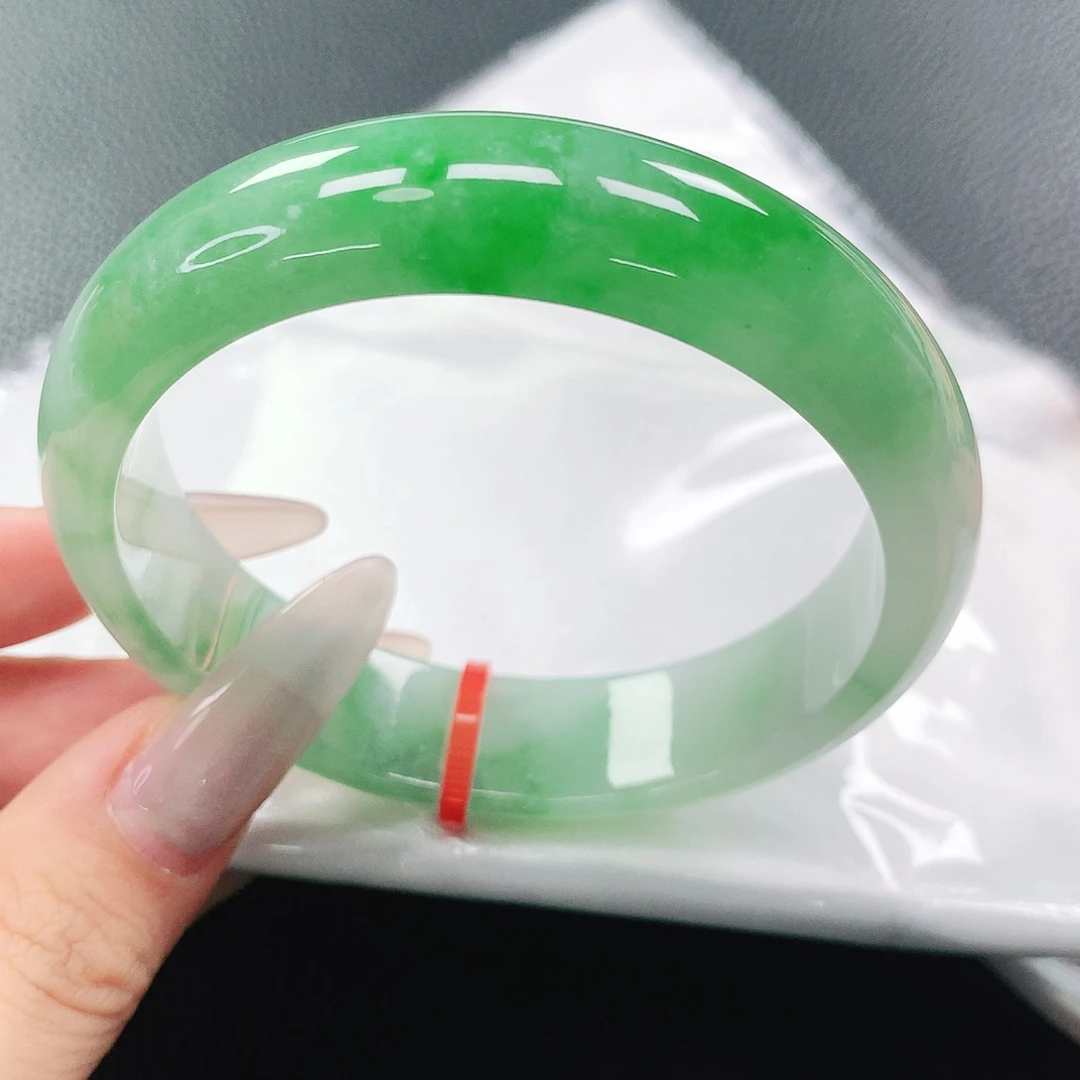 翡翠手镯未镶嵌57圈