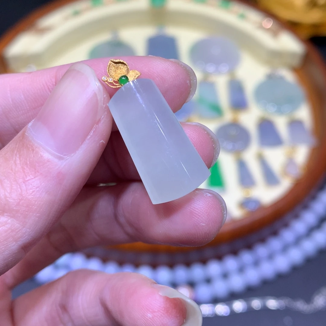 翡翠吊坠(不含链)18K金镶嵌