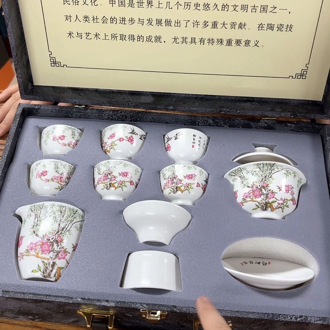 孤品茶具套装等。