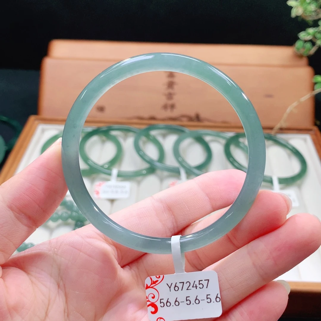 翡翠手镯（圆镯）未镶嵌