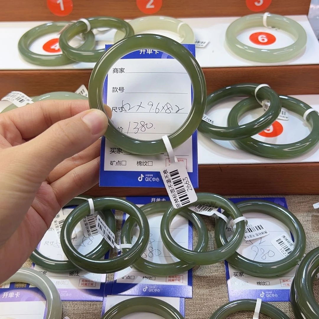 未镶嵌手镯和田玉梦*