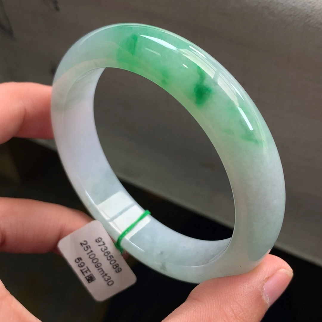 翡翠未镶嵌手镯糯冰带色