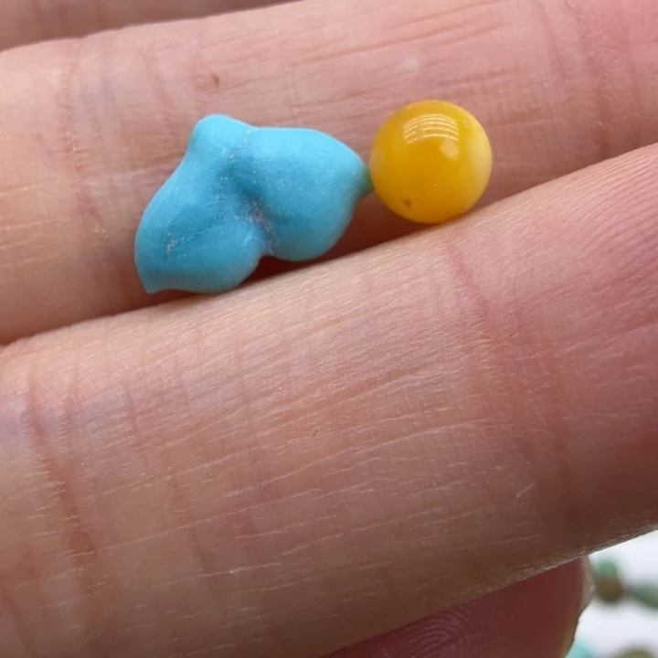 琥珀裸石未镶嵌雕刻