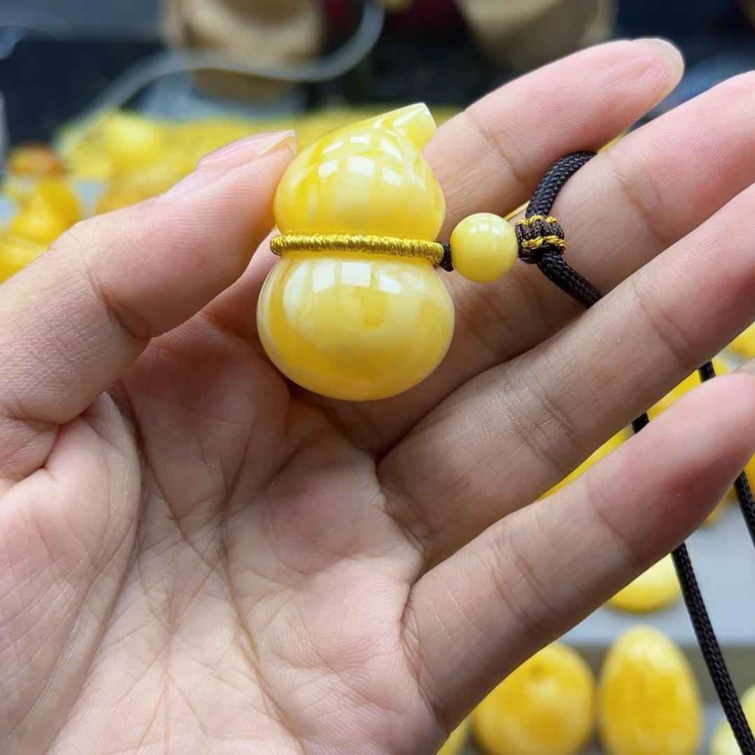 蜜蜡未镶嵌珠宝奇石