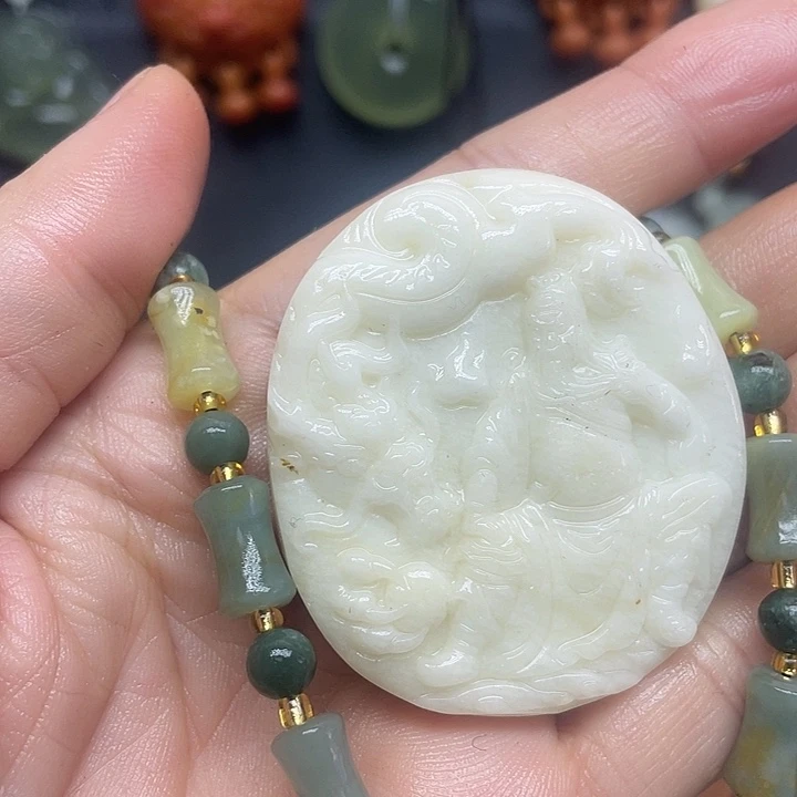 未镶嵌蛇纹石玉颈饰